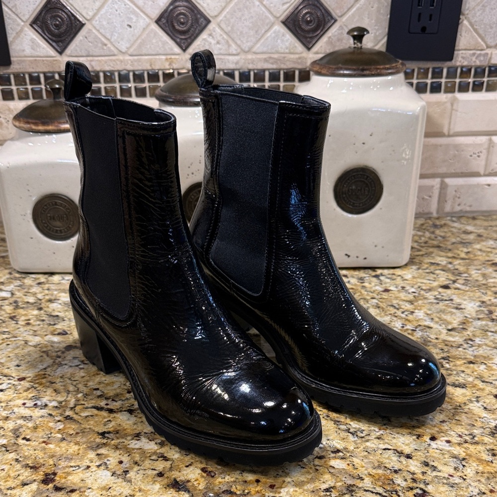 Seychelles slip on boots Lace